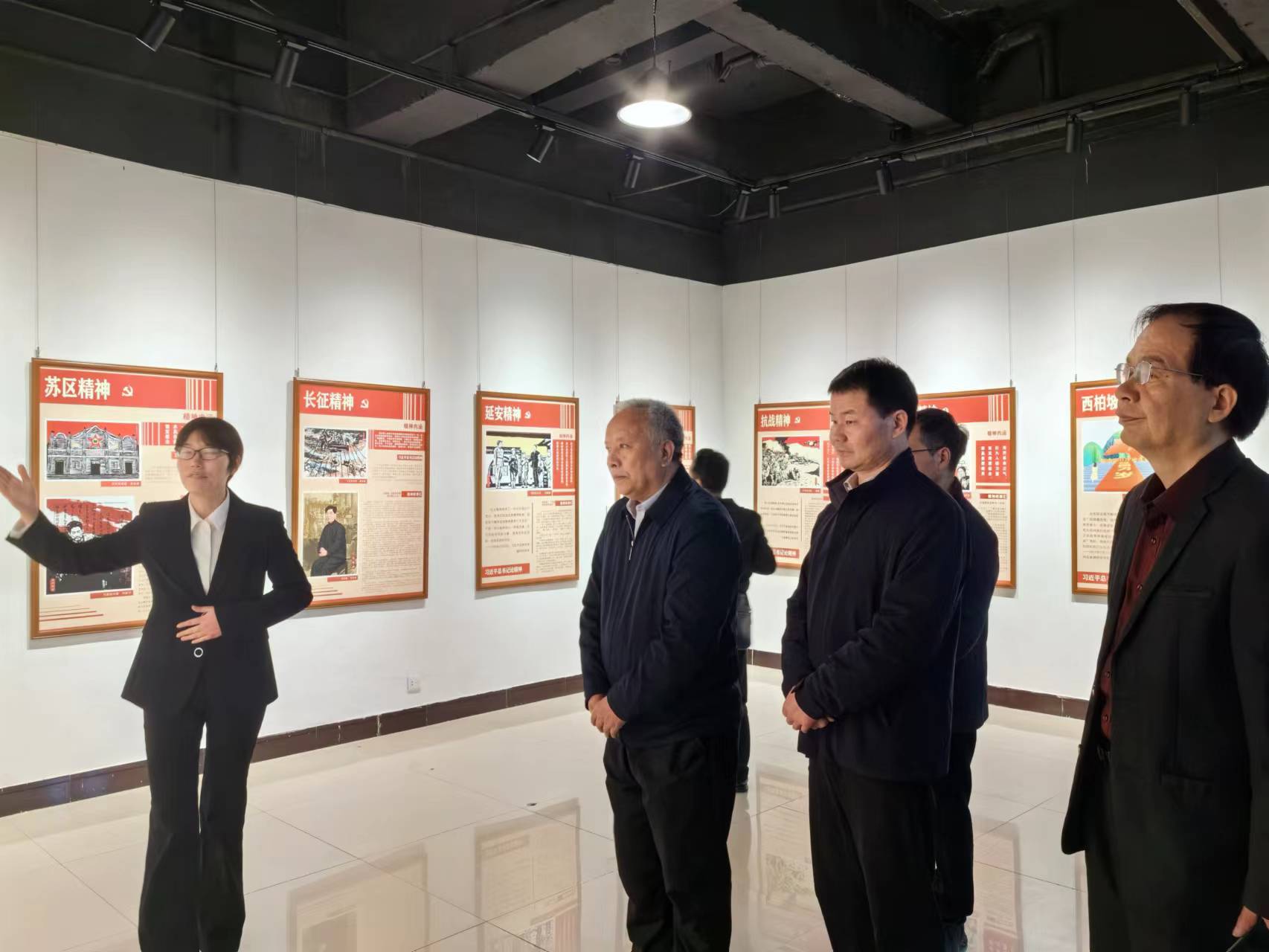 画说中国共产党人精神谱系美术作品展在四川省巴中市开幕